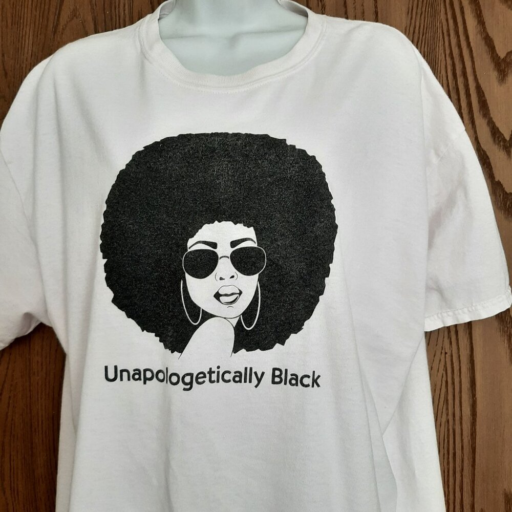 Gildan Unapologetically Black Woman Alfo Shades T-Shirt XL Big Earrings